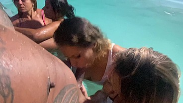 Suruba na piscina da chácara com loira ruiva e morena