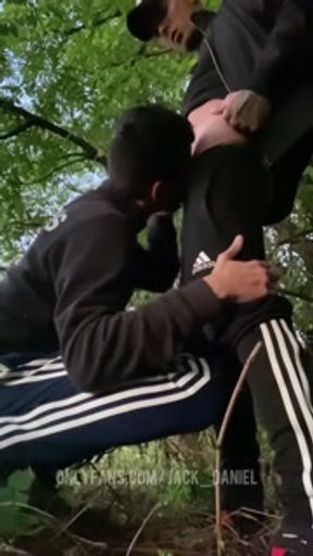 A teen guy sucked me in the woods, I cum on his face
