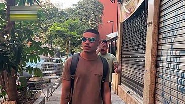 FUI AJUDAR MEU AMIGO, VI ELE PELADO E CAI DE BOCA.