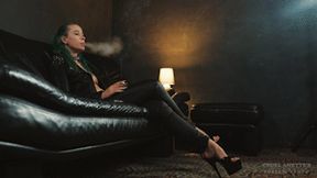 Smoking in leather FHD MP4