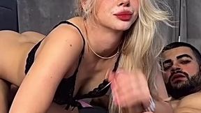 rubia follada por amigo de polla grande