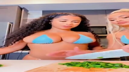 Twerking: Her google drive folder, 1223 videos =  https://rentry.co/ww4r9dsq