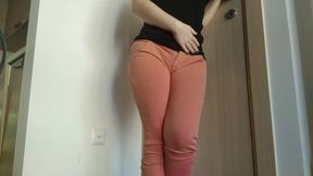 Locked out of the bathroom, desperate Raven is pissed into new jeans