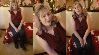 Santa Baby sings for mama on vintage vertical