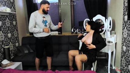 Help Busty Neighbor Takes Pictures - Elyna Flowers