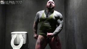 Hot muscle daddy jerks off after gym workout