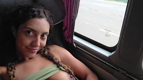 nao me aguentei de tesao na viagem e tive que me tocar dentro do onibos