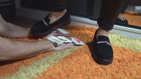 calaca pe mana cu bocanci 1