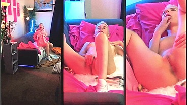 (Video) Hot short-haired blonde Emily masturbates on a hot evening.