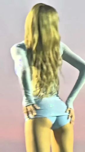 Thai beauty shows off her tight phat ass