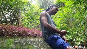 subi a trilha e no caminho encontro um cafucu na punheta nao resistir e gozamos juntos