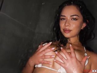 Lalin girl Scarlett Alexis looks so sexy in the shower.Ebony stud Isiah is caressing her large titties whilst they kiss,licks then screws her juicy curly snatch.