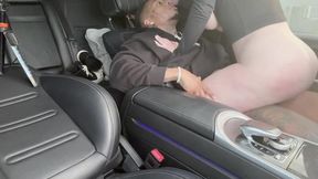 Curvy Babe In Sedan With Bbw
