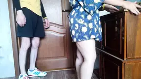 Luxurious milf gives pizza delivery guy a handjob instead of a tip