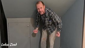 As putinhas ficam peladas no restaurante Fast Food e fode com o seguran&ccedil_a ate gozar