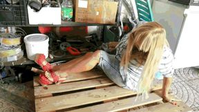 Heel caught between boards MP4 (1920x1080) FHD