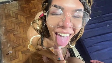 a Sofie Lollipop sabe realmente como chupar um pau, engoliu tudo a safada e me fez gozar