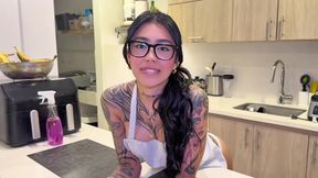 Lusty Maid Xspidergirl Takes Her Boss' Dick