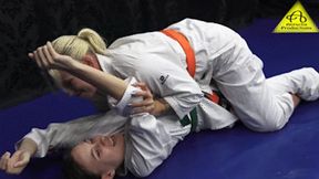 Anett vs Cassy judogi match