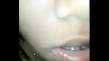 Novinha aguentou a m&atilde_o na Buceta