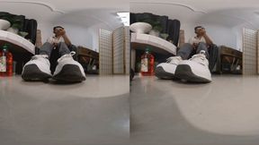 3DVR180 Tony Giant Sole Crushing Humiliation training