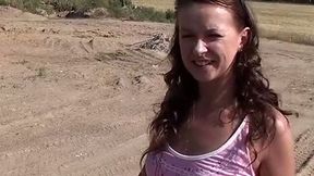 Slutty chick is an experienced cock sucker