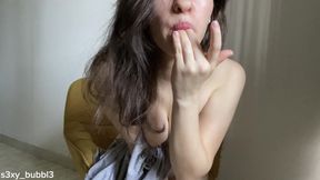 White girl gets herself off on cam