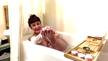 Feet are for Lovers MILF Tub Body Scrub &amp_ Small Foot Worship