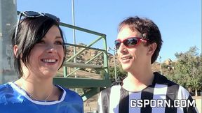 El &aacute_rbitro y la teen animadora