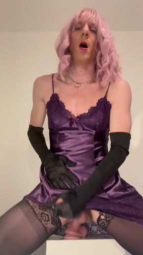 Jess Silk Rides Her Dildo