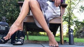 UPSKIRT SUMMER LEGS