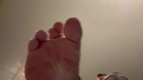 Teasing you piggies with my sweaty and nasty feet 😈