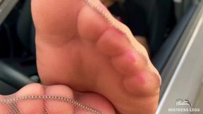 Hey footboy &mdash;  instead of rubbing my windshield &mdash;  you better clean my nylon feet!