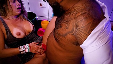 Sex in the kitchen with swapping women