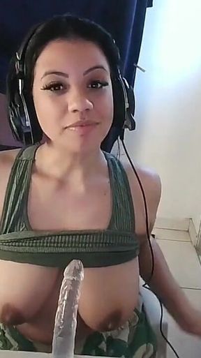 Gostosa Peituda Na Camera