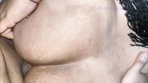 sexy milf tetona le gusta follar en el columpio sexual y lleno su culo de semen