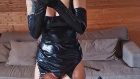 Tu veux voir ta maitresse te dominer en Latex?