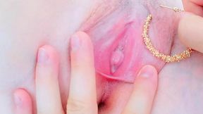 sanding her pussy with gold between her lips