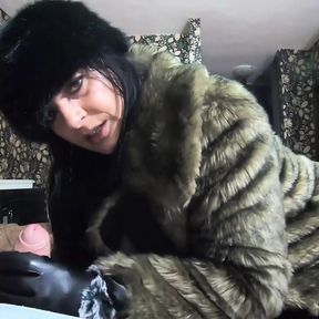 Milfycalla- Deep Blow-job and Cum Play While Wearing a Hot Green Fur-coat, Leather Gloves and Long Boots 213