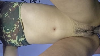 Enteada novinha arrombada sendo fudida com roupa ARMY (COMPLETO)