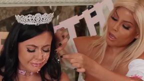 Cake Fucking Anal Strapon Squirting Lesbians BB&WW