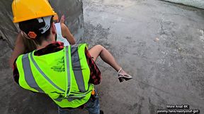Gorgeous Accountant Lets Builder Explore Her Backside