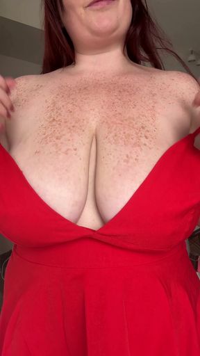 Curvy onlyfan shows off big tits and round ass