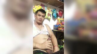 Dahil walang nagbabantay sa tindahan nila, pinalayas ako ng wala sa oras, halos bago pa niya ako makita