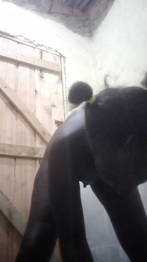 BIG ASS KENYAN GIRL IS SO HORNY SQUIRTS HARD