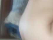 Con la criada en su cuarto