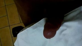 Esfreguei o pau duro com ele babando