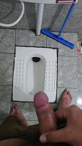 Dick play with rubbing and peeing at the same time
