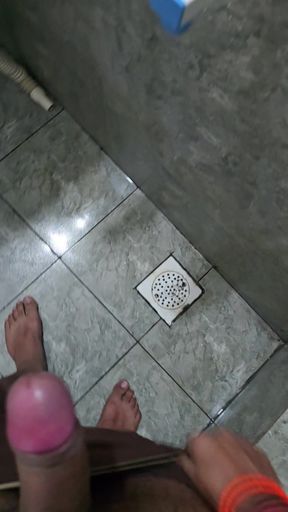 Dick play with rubbing and peeing at the same time