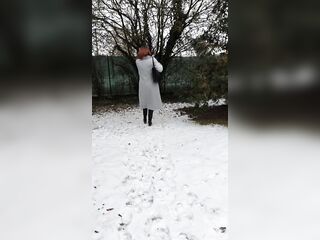 Winter in garden - outfit with black boots and pantyhose